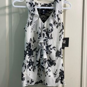 Black white floral shirt, lace in back